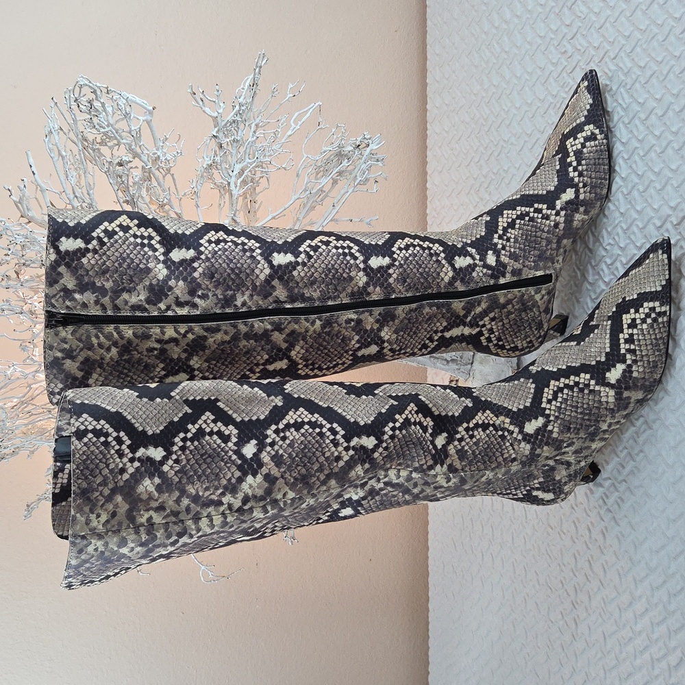 Gianni Bini Leather Boots 6-1/2M Knee High Gray Brown Kitten Heel Snake Pattern - Picture 5 of 16